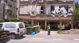 Israel: Prime Minister Benjamin Netanyahu at the site of the attack in Bat Yam