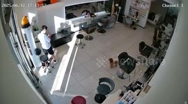 Man gets electrocuted by blower in salon in Liaoning, China