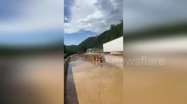 US: Flooding And Rockslide Cut Off I 40 As Crews Warn Of Two Week Shutdown