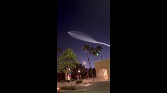 SpaceX Falcon 9 launch lights up evening sky over San Diego, California ...