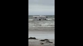 Motorhome trapped by rising tide in Porthmadog, UK