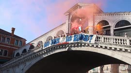 Italy: Thousands rally in Venice against Bezos’ wedding, corporate exploitation