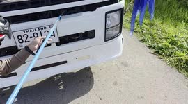 Brave policeman catches cobra hiding in truck grille