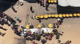 As Gaza faces growing food crisis, hundreds gather for aid meals (2)