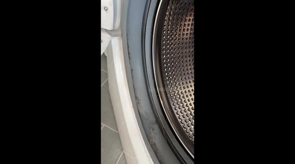 Exclusive- Surprisingly simple hack to clean a mouldy washing machine
