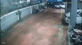 Major Accident in Navi Mumbai’s Airoli Sector 20 as Security Wall Collapses; Four Two-Wheelers Fall into Nearby Pit