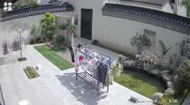 Slipping Clothes Stand