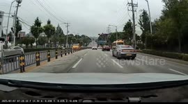 Dashcam captures near-miss as car crashes through flexirail barrier in Wonju-si, South Korea