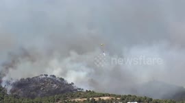 Helicópteros trabajando en el incendio de #calafell #tarragona  @sextaNoticias @A3Noticias https://t.co/JMYuMRUYXI
