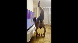 Barbell balance king stuns again—with a handstand tribute to Dragon Ball Z