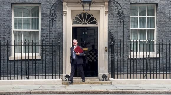 Keir Starmer leaves Number 10 ahead of PMQs