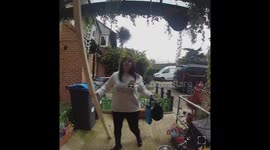 Comical footage of woman struggling to unlock front door with... CAR KEYS!