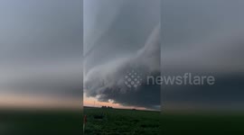 Huge storm looms over Nebraska turning sky wild