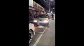 Driver carries whole kitchen on the roof of his car