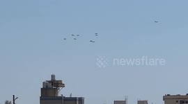 Palestinians rush to receive airdropped aid parcels in Gaza (2)