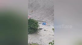 Man crawls out of sludge as people scream amid Uttarakhand flash flood