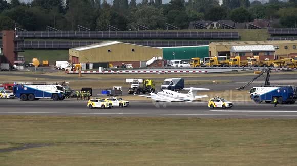 Crash Landing! Private plane makes emergency landing at Birmingham's BHX Airport after landing gear fails!
