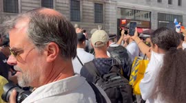 Clashes erupt between pro-Israel and pro-Palestine groups in London