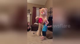 Newsflare Edit - Hilarious giant teddy bear EPIC FAIL!