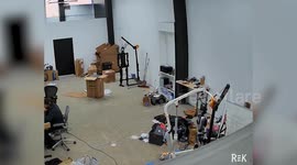 US: MOMENT - AI-powered humanoid robot goes out of control