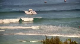 Caught on Camera: Yacht-Sized Boat Slammed Ashore in Hawaii Surf