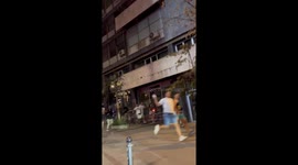 Crowd flees as police suppress citizens in Belgrade, Serbia