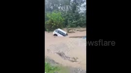 Pakistan : Car Swept Away by Flash Flood in Rawalakot Poonch University, Lecturer Loses Life