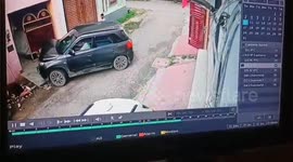 India: Car runs over innocent children playing outside the house, no casualty