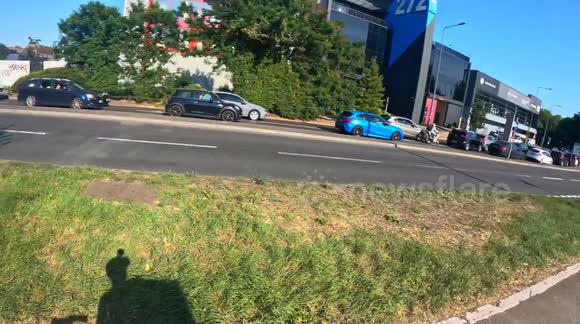 CyclingMikey chases after suspected phone thieves on e-bikes in Chiswick