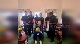 US: Jacksonville Officers Make 105-Year-Old Ms. Emily’s Birthday Unforgettable