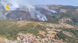 Spain: Aerial footage shows ongoing wildfires in Avion, Spain
