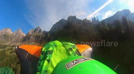 BASE jumper smashes daring wingsuit World Records attempt