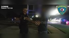 US: Officer Sings “Dancing Queen” With Drunk Driver Caught On Body Cam