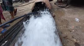 Tube well cleaning brings joy in Mohammadpur, Dhaka