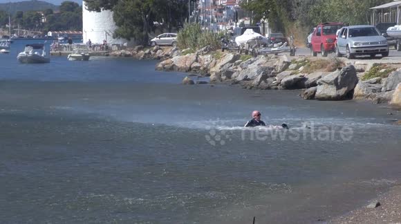 Tourist BLOWN into the sea by jet blast at Skiathos Airport in Greece