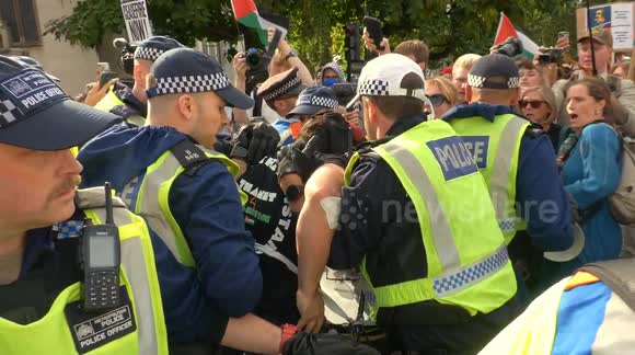 Palestine Action demo descends into violence in London as police clash with protesters