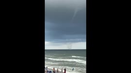 Impressive waterspout in Texas