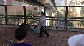 Man shows off impressive balance ability with Katana sword