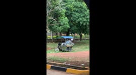 Runaway food cart chased down in Kampot, Cambodia