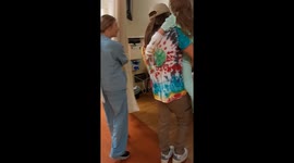 2 sisters only want each other after waking from anesthesia