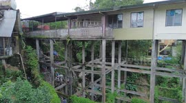 These homes built precariously on giant stilts over gorge