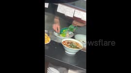 Chef at Chinese restaurant boils dumpling in plastic bag, diners raise health concerns