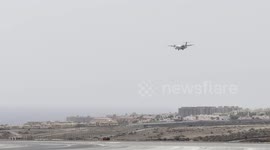 Dusty Precision: Binter ATR 72 Lands at Tenerife South in Calima Haze – RWY 07 Approach with Montaña Roja