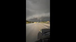 US: Massive Shelf Cloud and Lightning Over Clermont, Florida