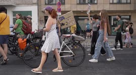 Germany: Thousands protest in German capital demanding stronger climate action