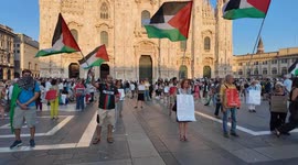 Silent flashmob for Gaza at Milan Cathedral