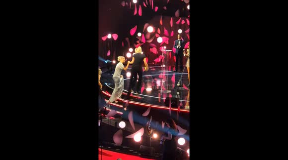 Molly-Mae's heel comes off during National Television Awards 2025