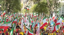 New York, USA, 23/09/2025 – Protesters hold portraits of Maryam Rajavi and Massoud Rajavi during a major rally organized by the Organization of Iranian American Communities (OIAC) outside the UN Headquarters. Demonstrators displayed signs calling for Free