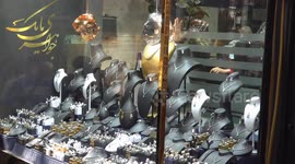 Iran: Iranian currency plunges to record low as UN sanctions loom