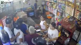 Venezuela: Earthquake Sparks Panic Inside Zulia Grocery Store